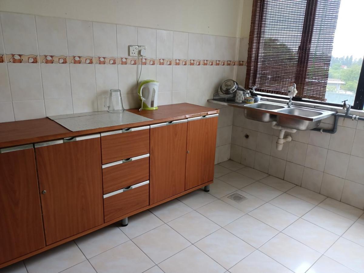 Oyo Home 90419 Sahar Guesthouse Malacca 外观 照片